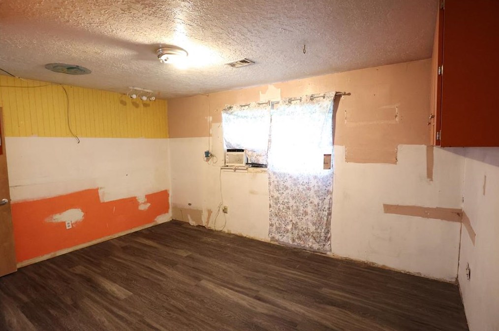 7003 Kingsway Dr, Houston TX  77087-6023 exterior