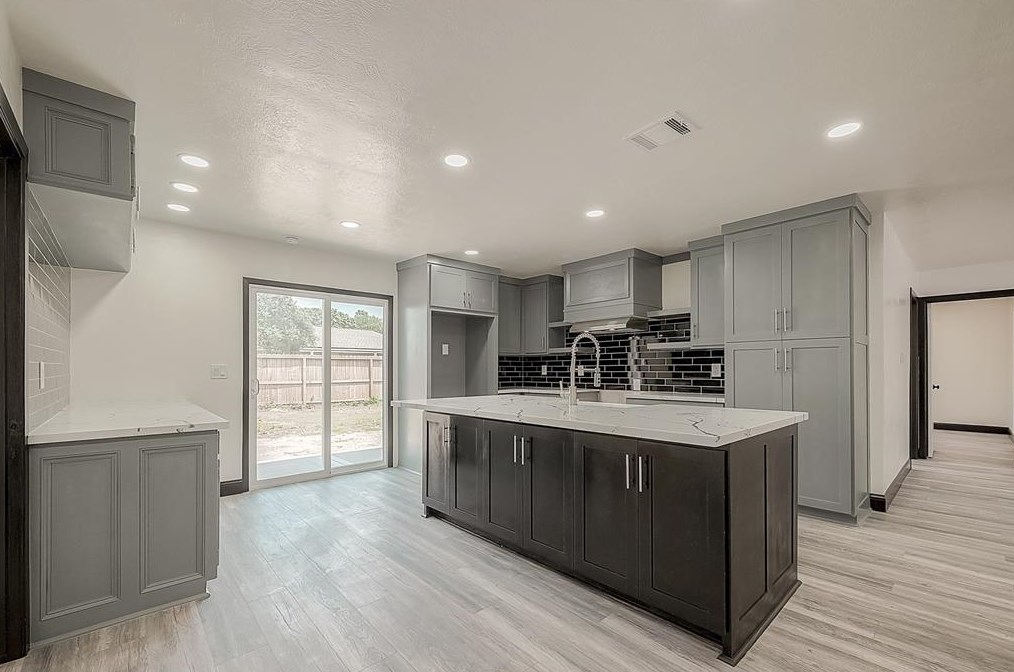 5715 Corl St, Houston TX 77087-4107 exterior