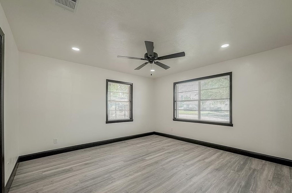 5715 Corl St, Houston TX 77087-4107 exterior