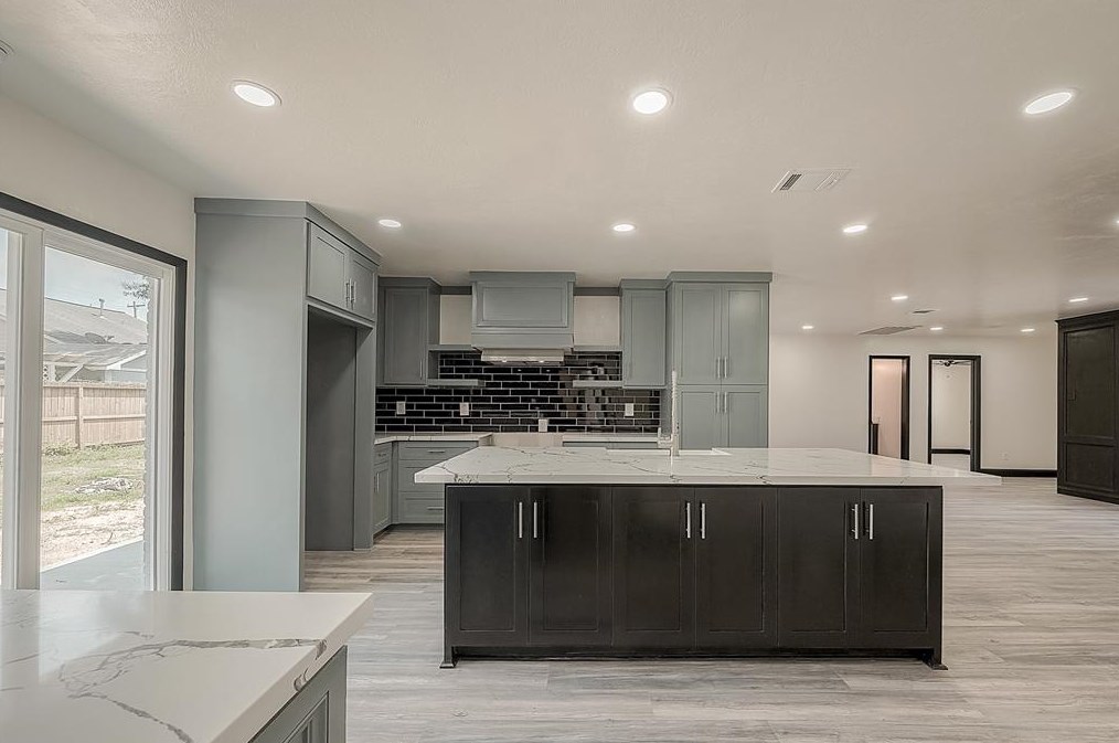 5715 Corl St, Houston TX 77087-4107 exterior