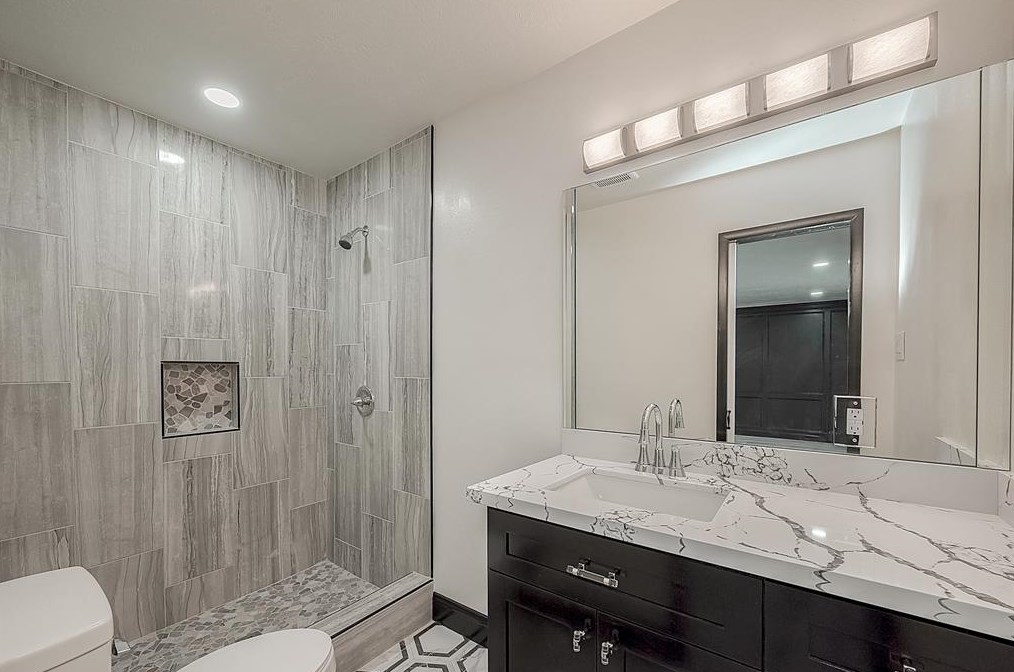 5715 Corl St, Houston TX 77087-4107 exterior