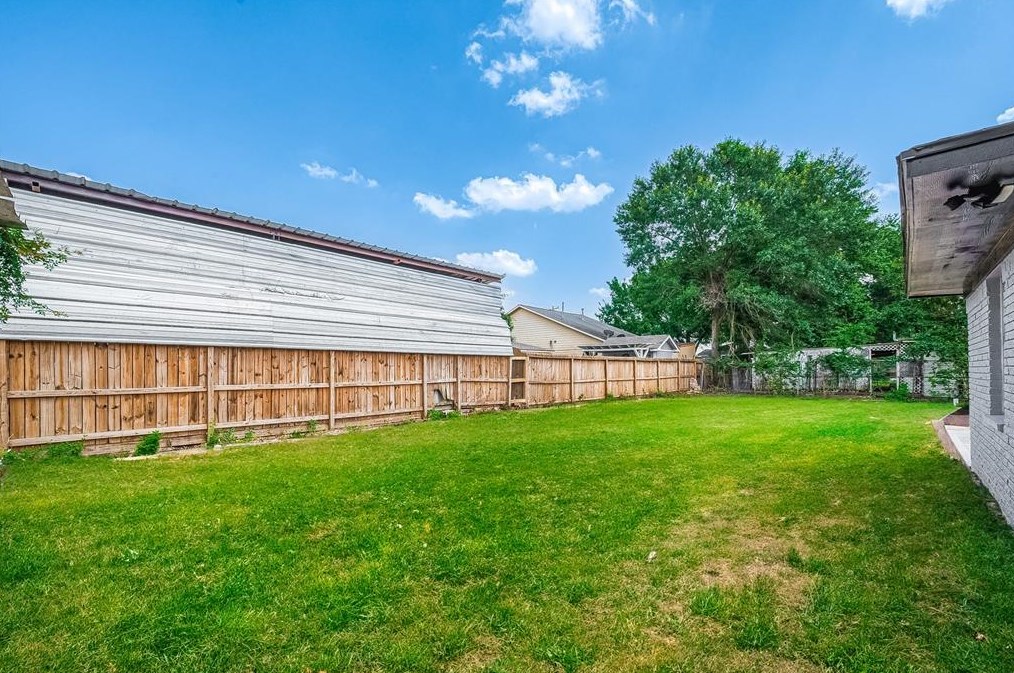 5715 Corl St, Houston TX 77087-4107 exterior