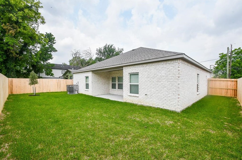 6612 Tuskegee St, Houston TX  77091-4127 exterior