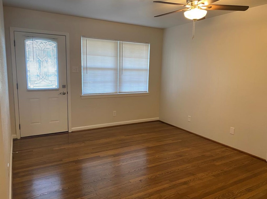 1938 Coulcrest Dr, Houston TX  77055-1410 exterior