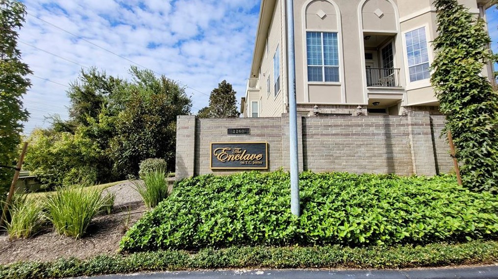 1822 Stacy Crst, Houston TX  77008-3486 exterior