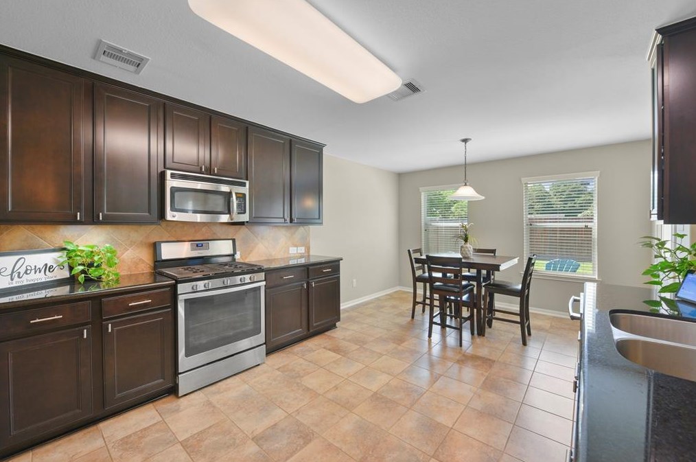 3612 Oak Xing Dr, Pearland TX  77581-7103 exterior