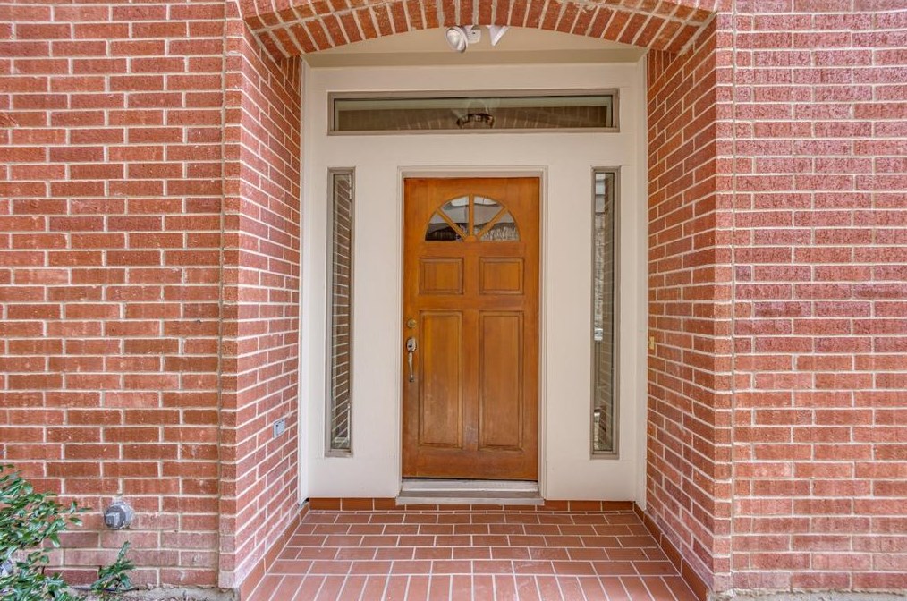 1803 Stacy Crst, Houston TX  77008-3487 exterior