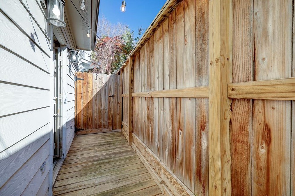 2020 Tuam, Houston TX  77004-1349 exterior