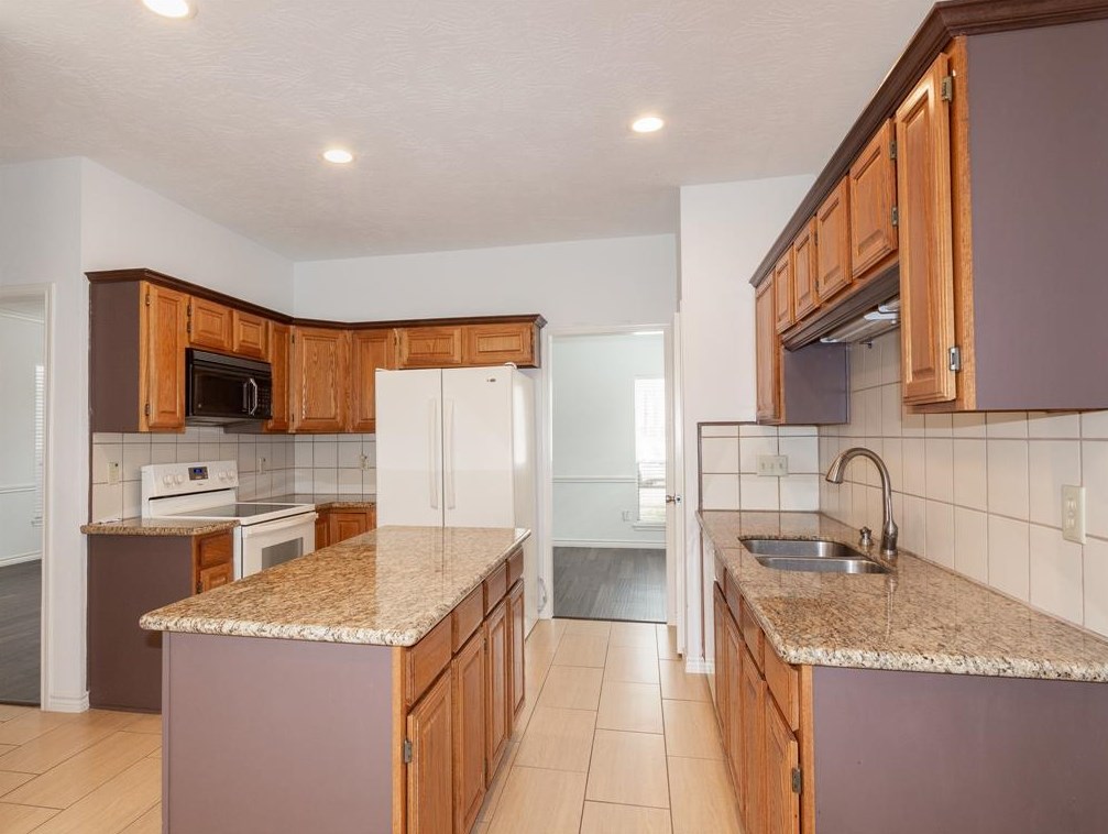14303 Providence Pne Trl, Houston TX  77062-2042 exterior