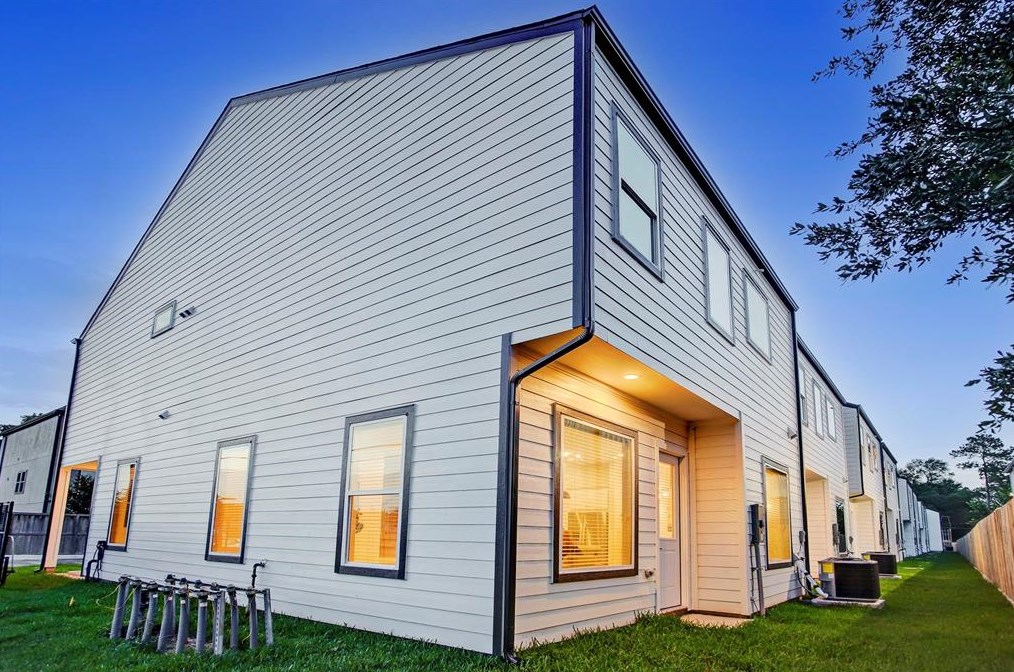 2046 Tidwell Rd, Houston TX  77028-1906 exterior
