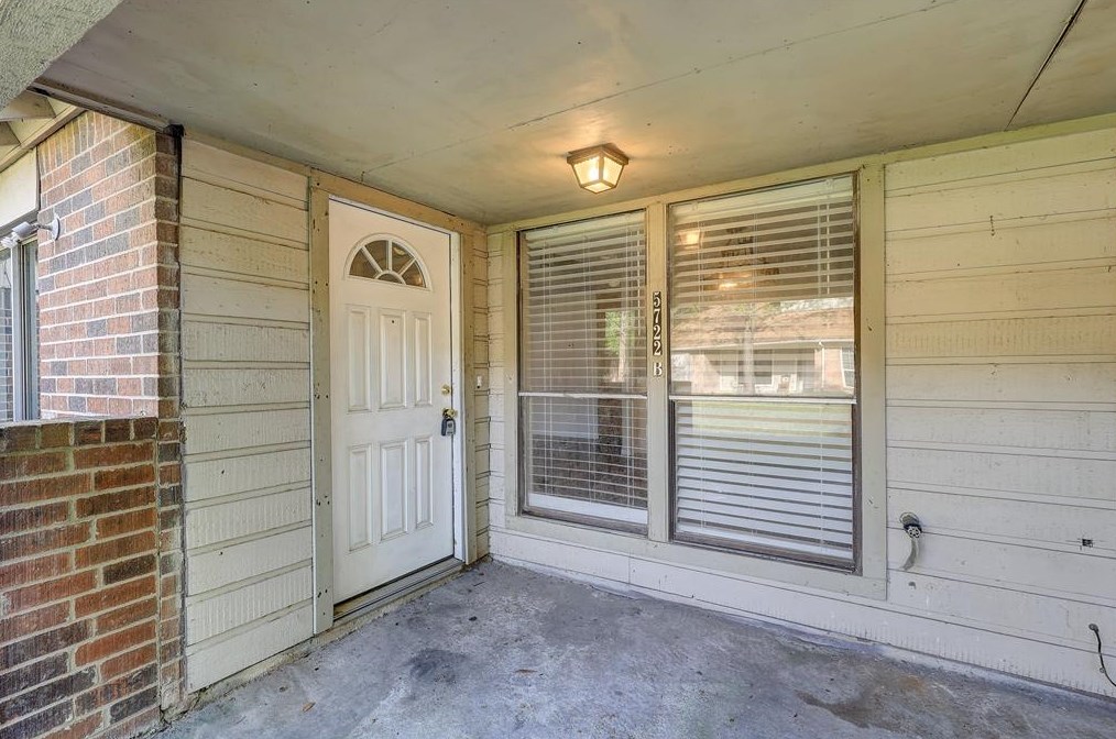 5722 Easthampton Dr, Houston TX  77039-5008 exterior