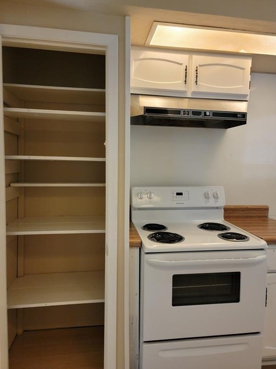 10602 Kirkshire Dr, Houston TX  77089-2454 exterior