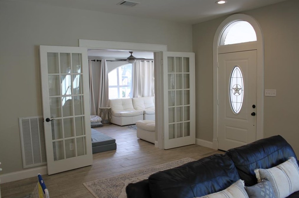 1611 Wentworth St, Houston TX  77004-5643 exterior