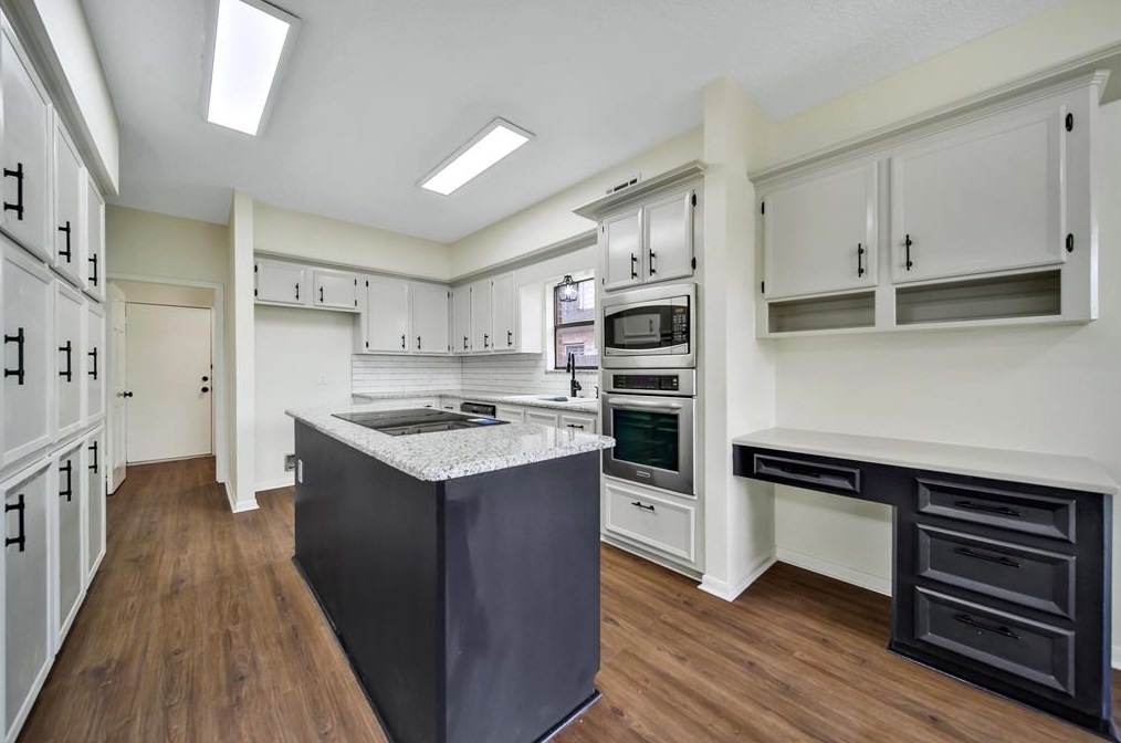7314 Blenheim Palace Ln, Houston TX  77095-3552 exterior