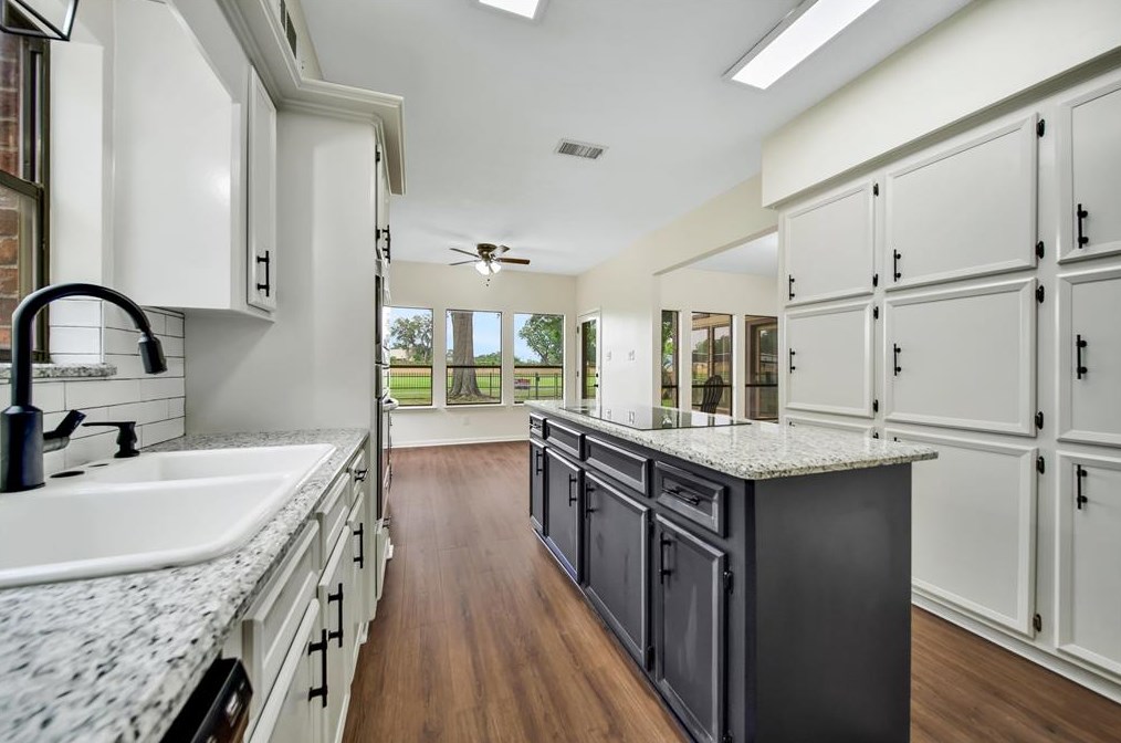 7314 Blenheim Palace Ln, Houston TX  77095-3552 exterior