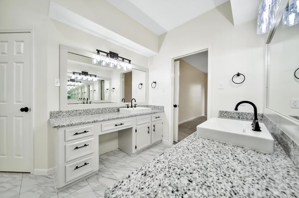 7314 Blenheim Palace Ln, Houston TX  77095-3552 exterior