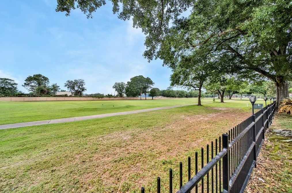 7314 Blenheim Palace Ln, Houston TX  77095-3552 exterior