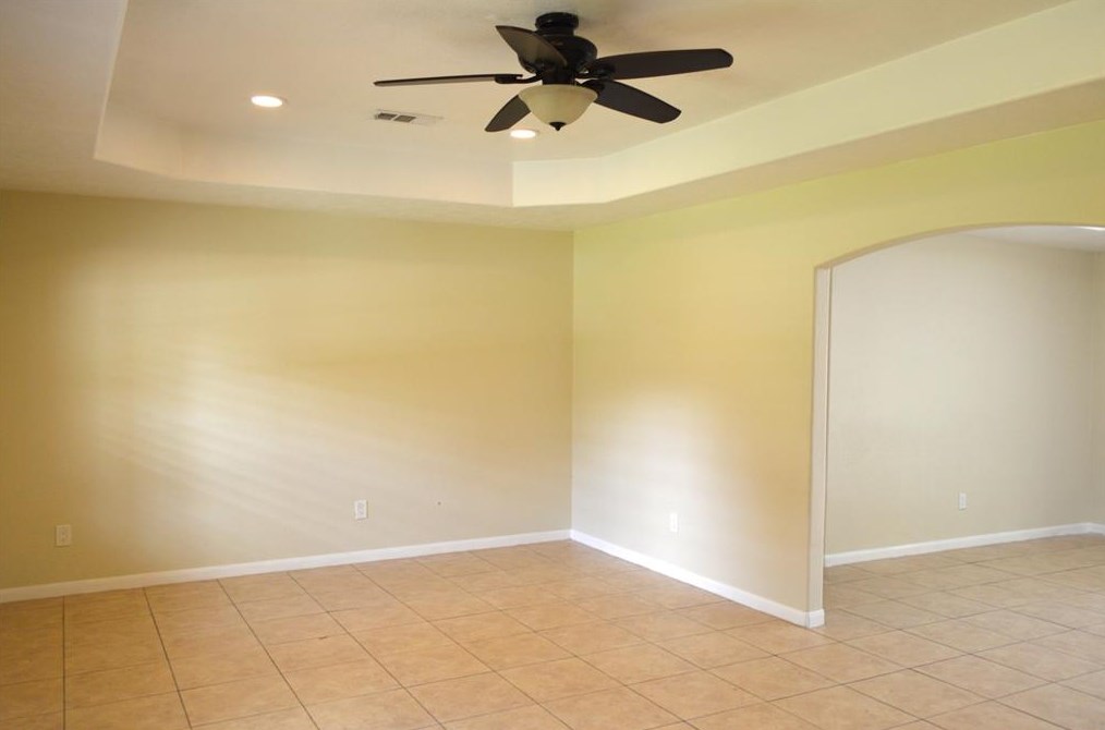 207 Weatherly Way, Houston TX  77022-1521 exterior