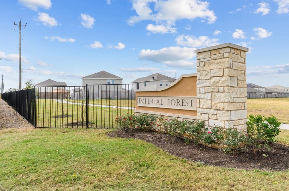 7822 Royalwood Dr, Houston TX  77049-2316 exterior