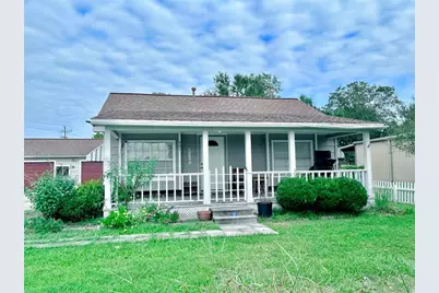 401 Lee Avenue, Anahuac, TX 77514 - Photo 1