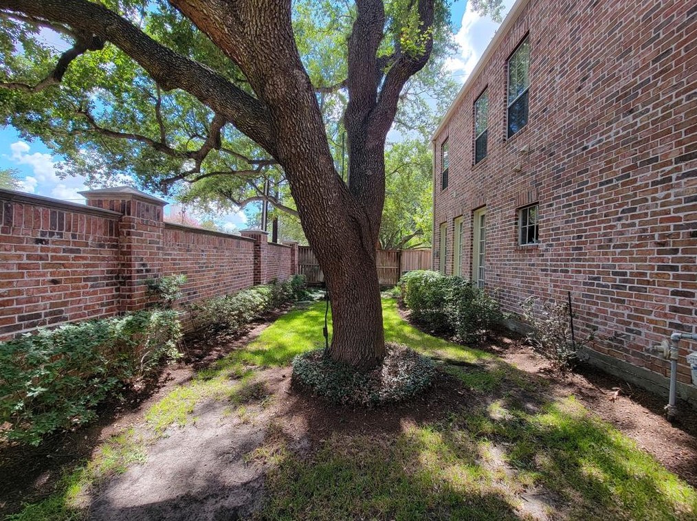 5807 Inwood Park Ct, Houston TX 77057-3196 exterior