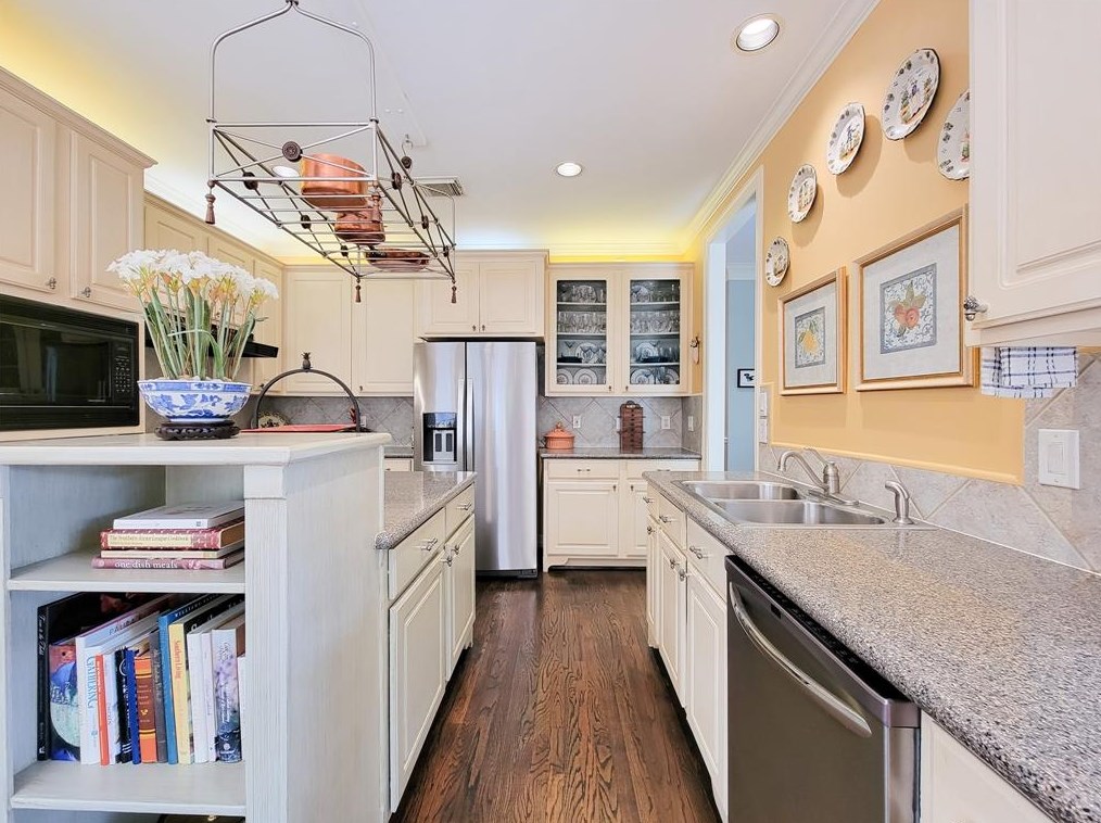 5807 Inwood Park Ct, Houston TX 77057-3196 exterior