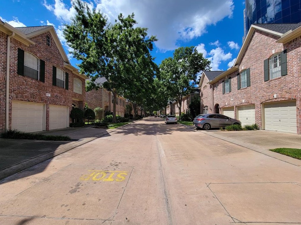 5807 Inwood Park Ct, Houston TX 77057-3196 exterior