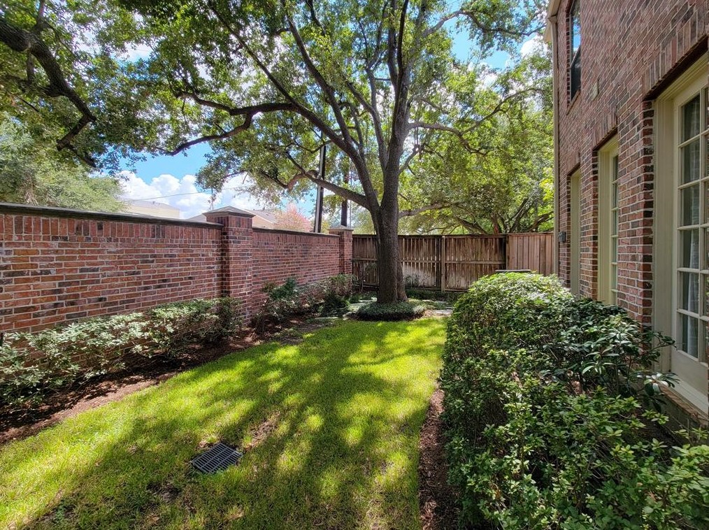 5807 Inwood Park Ct, Houston TX 77057-3196 exterior