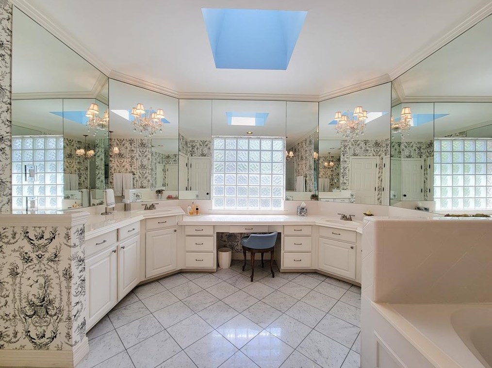 5807 Inwood Park Ct, Houston TX 77057-3196 exterior