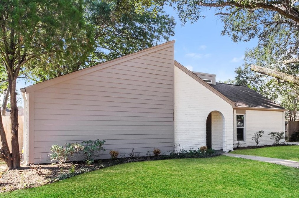 15807 Sandy Hill Dr, Houston TX  77084-3636 exterior