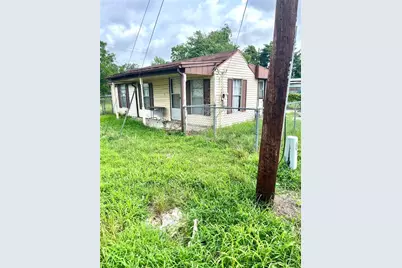 910 E East Street, Eagle Lake, TX 77434 - Photo 9