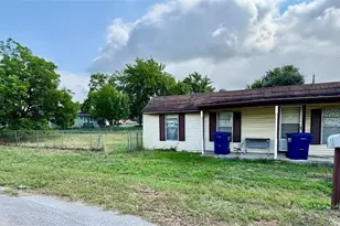 910 East E Street, Eagle Lake, TX 77434 - Photo 3