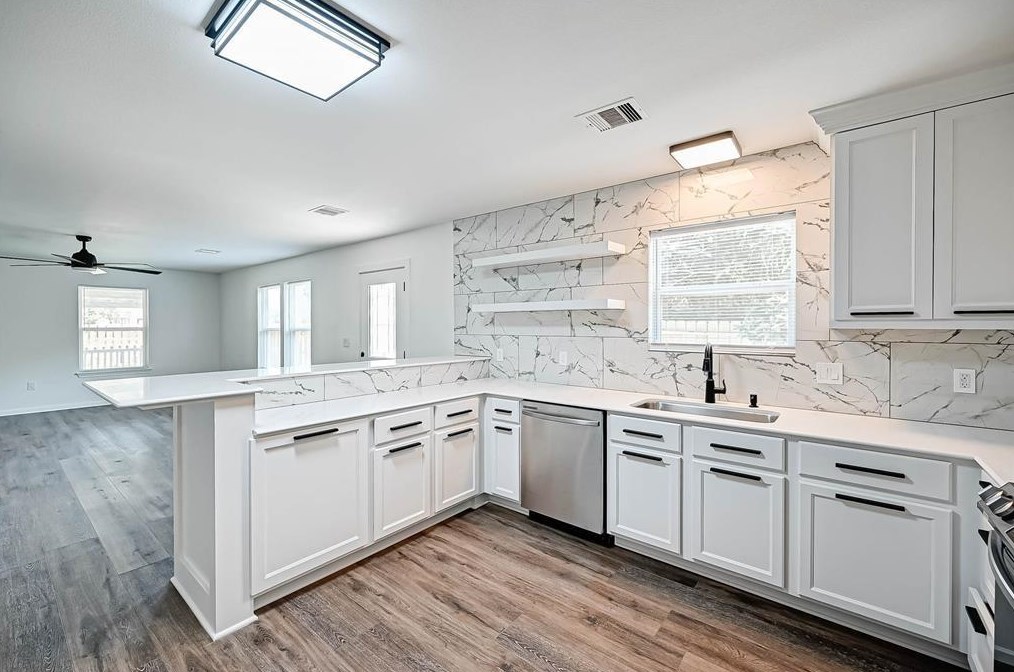 4122 Bayshore Dr, Bacliff TX  77518-1347 exterior