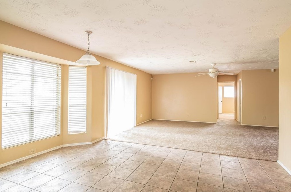 4302 Stonehenge Trl, Houston TX  77066-3636 exterior