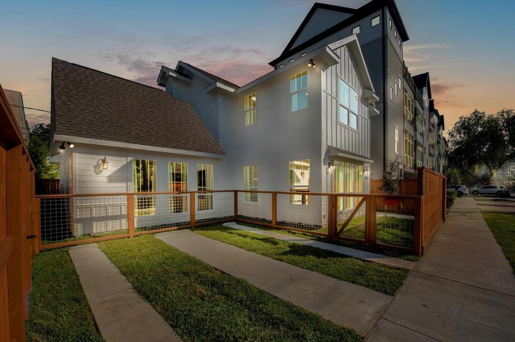 4218 Eigel St, Houston TX  77007-3520 exterior