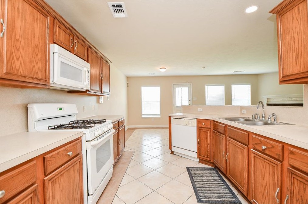 6626 Barker Bnd Ln, Katy TX  77449-0118 exterior