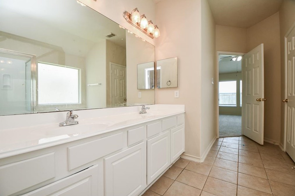 6626 Barker Bnd Ln, Katy TX  77449-0118 exterior