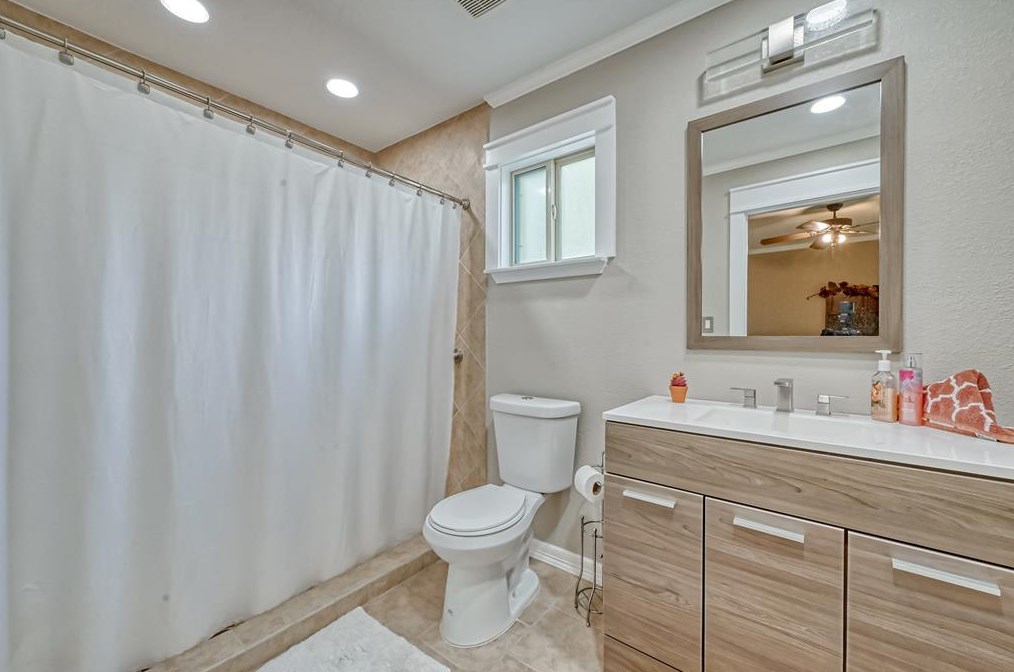 14339 Duncannon Dr, Houston TX  77015-2419 exterior