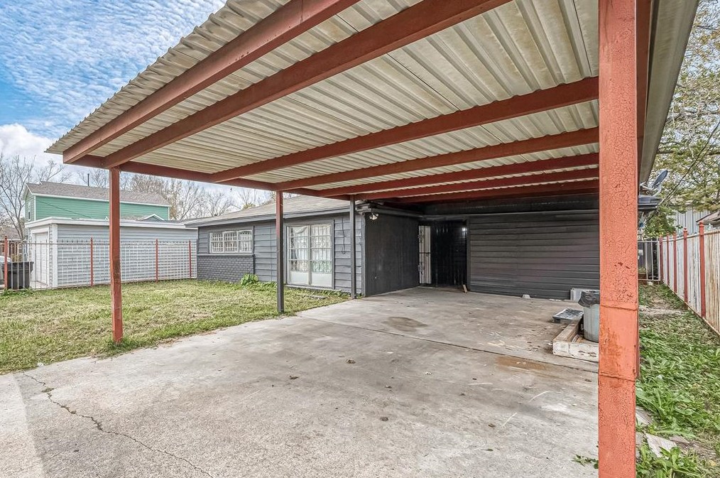 6718 Madrid St, Houston TX  77021-5102 exterior