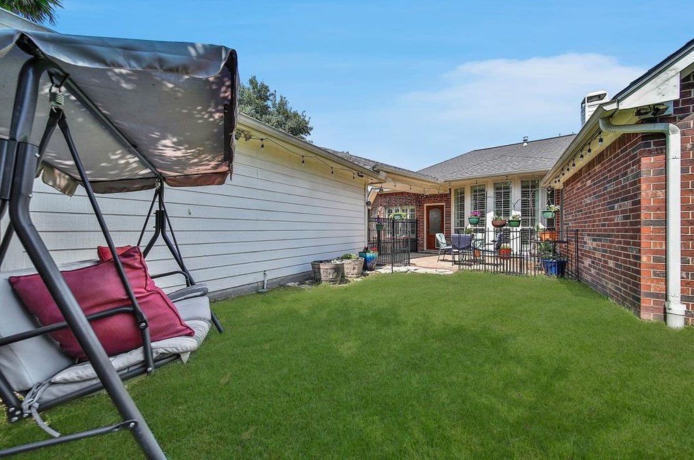 17111 Copper Shr Dr, Houston TX  77095-4331 exterior
