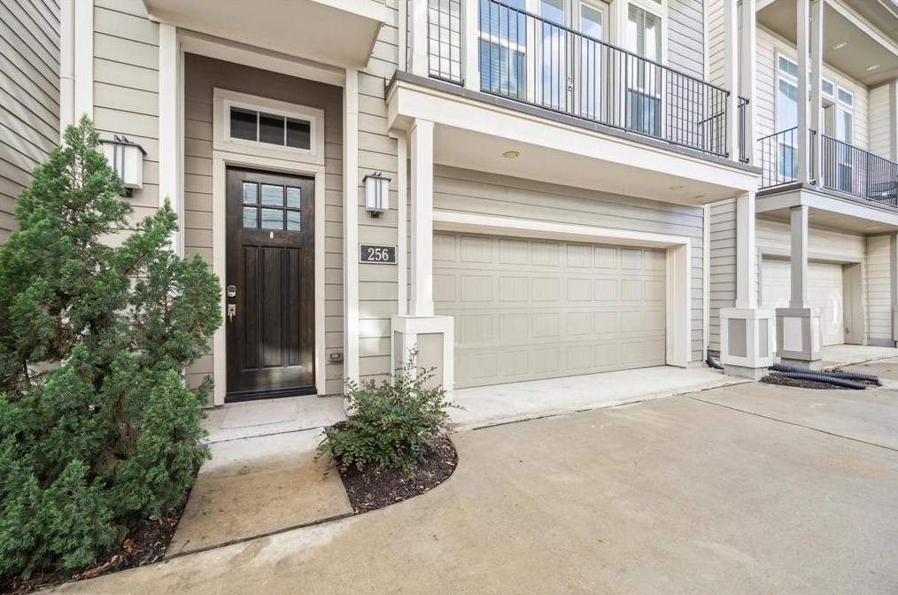 256 28th St, Houston TX  77008-2106 exterior