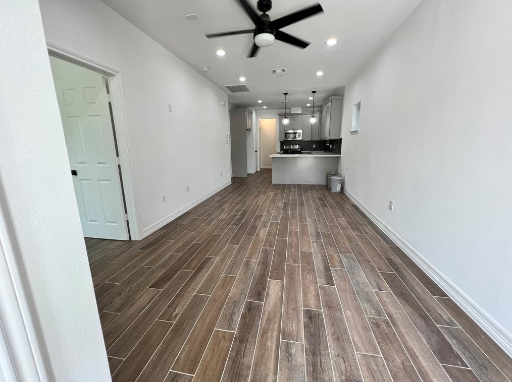 1076 Dewalt St, Houston TX  77088-5051 exterior