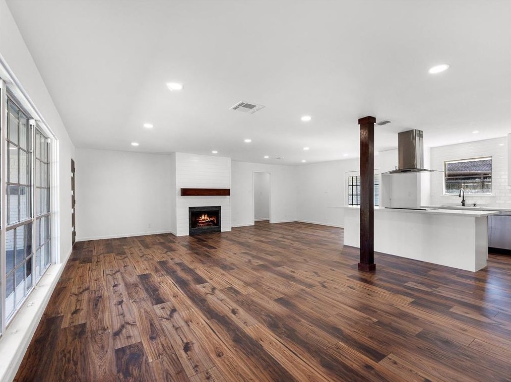 5255 Stillbrooke Dr, Houston TX  77096-6221 exterior