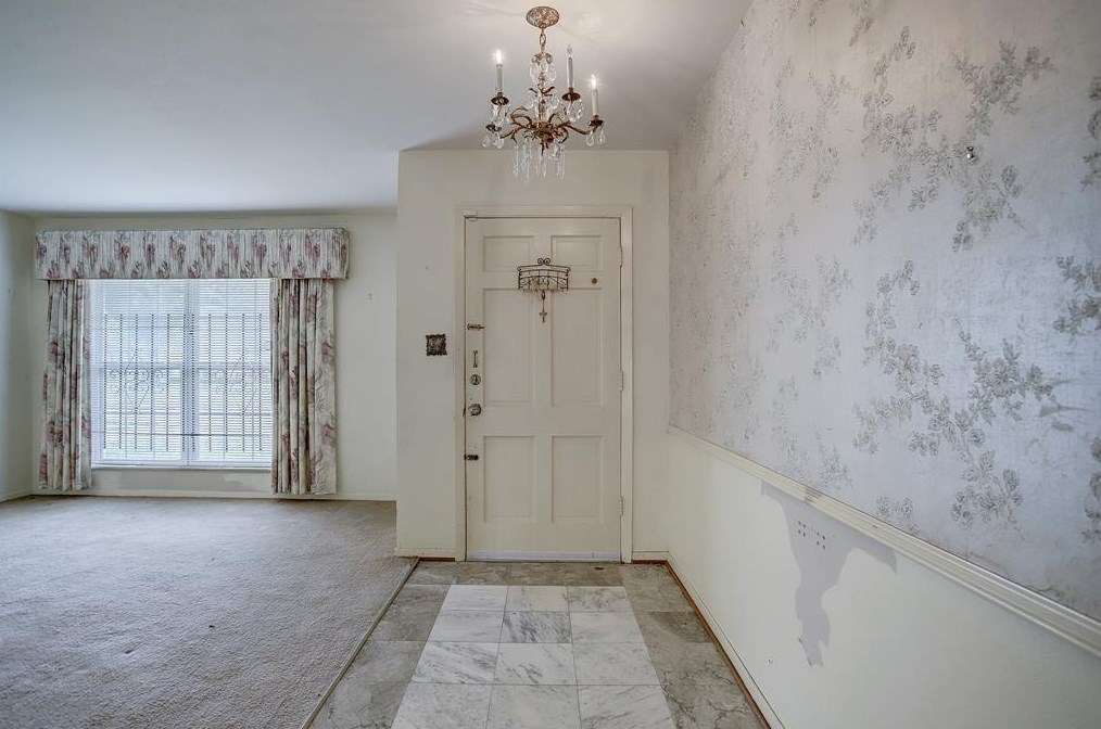 6023 Claridge Dr, Houston TX  77096-5824 exterior