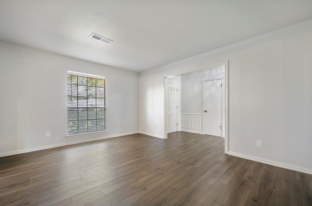 11223 Oak Spring Dr, Houston TX  77043-4600 exterior
