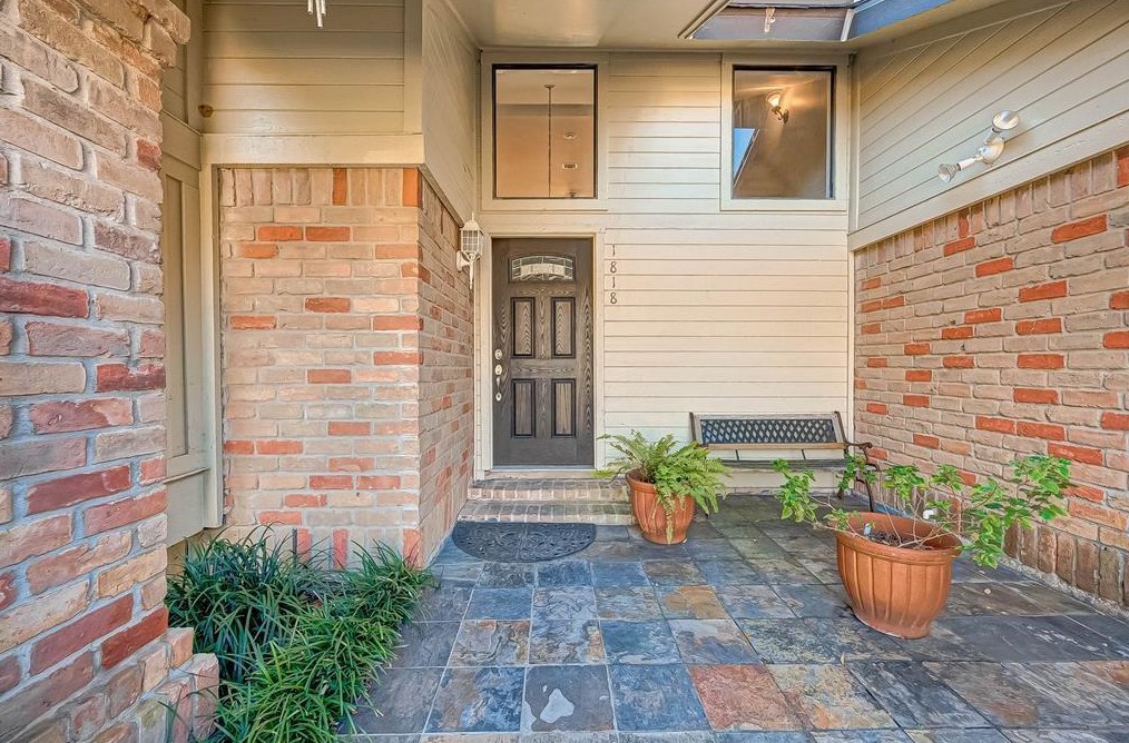 1818 Brushy Creek Dr, Sugar Land TX  77478-4258 exterior