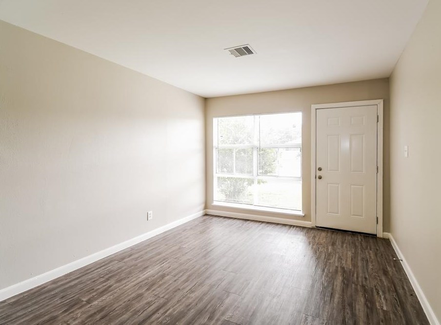 5743 Beldart St, Houston TX  77033-2201 exterior