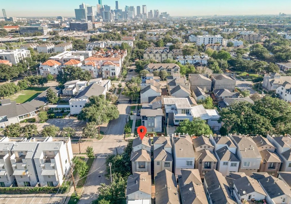 1402 Wichita St, Houston TX  77004-5747 exterior