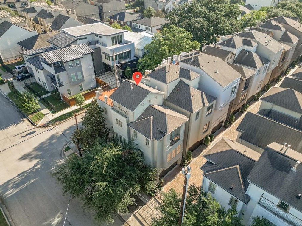 1402 Wichita St, Houston TX  77004-5747 exterior