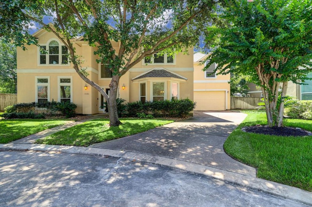11126 Sherwood Garden Dr, Houston TX  77043-4695 exterior